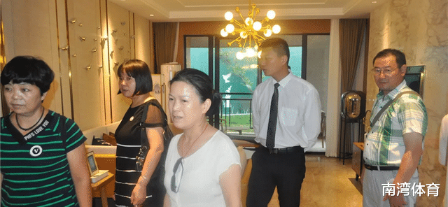 昆明|21年女子跳过中介和房主签约,拒绝支付中介费,称:想钱想疯了?