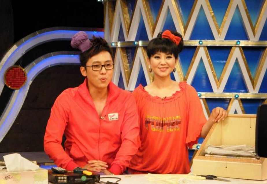 方琼|央视主持人方琼：15岁丧父，29岁嫁大8岁副台长，如今成人生赢家