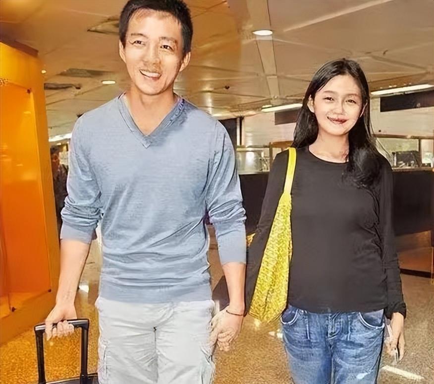 大S|大S在两段婚姻里的着装变化，透露怎样的信息？每位宝妈都会懂得