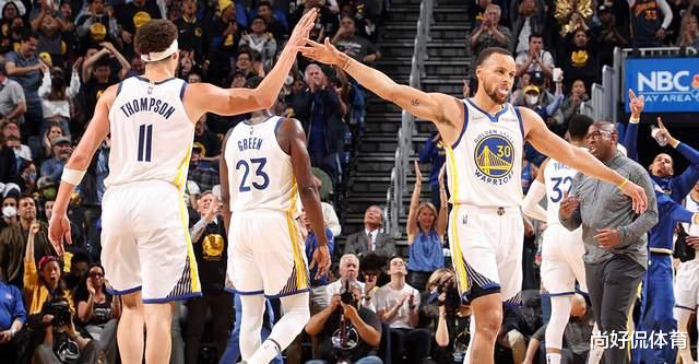 勇士队|勇士成NBA最赚钱的球队，灰熊主帅被疯狂打脸，库里增肌效果显现