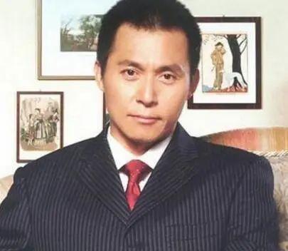 阿凡达2|10位港星的老年生活：胡枫开演唱会，朱咪咪买联排别墅