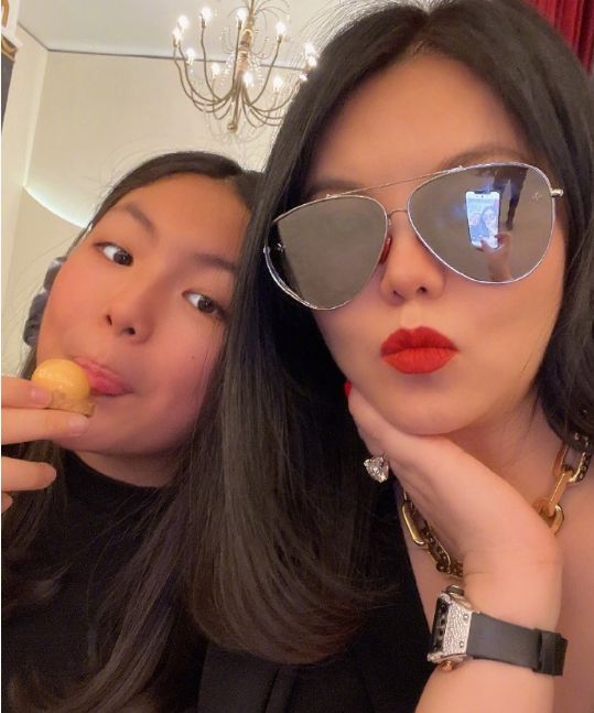 王诗龄|王诗龄为迪奥站台惹争议，气质成熟撞脸李维嘉，评论区遭网友沦陷