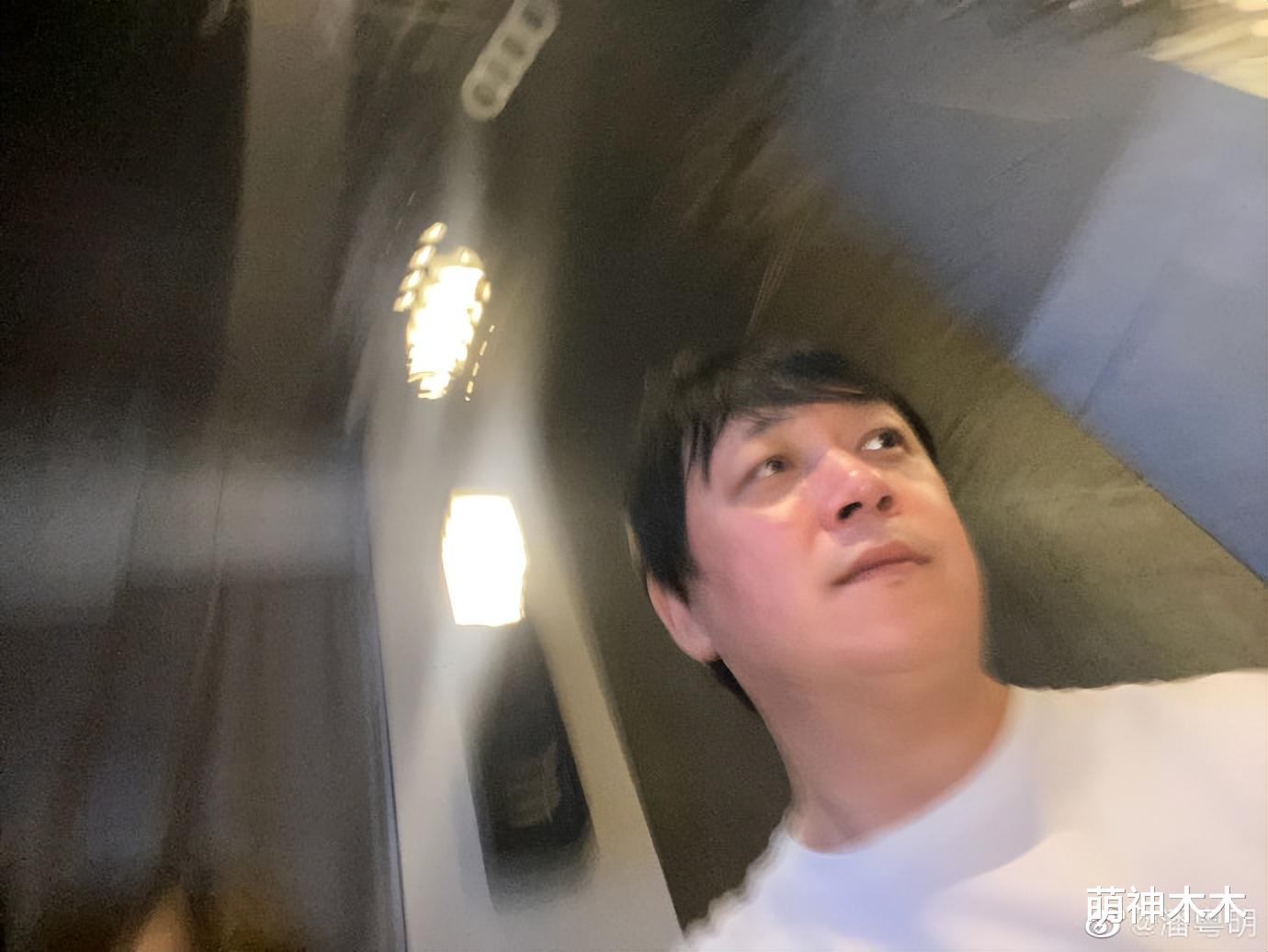 潘粤明减肥大半年效果如何?状态反复多变,最新视频脸也垮了