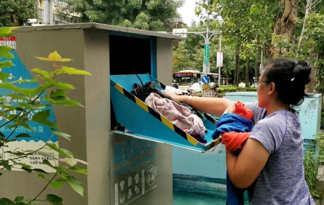 捐的旧衣服都到哪去了,看完这些,你的旧衣服还会这样处理吗?