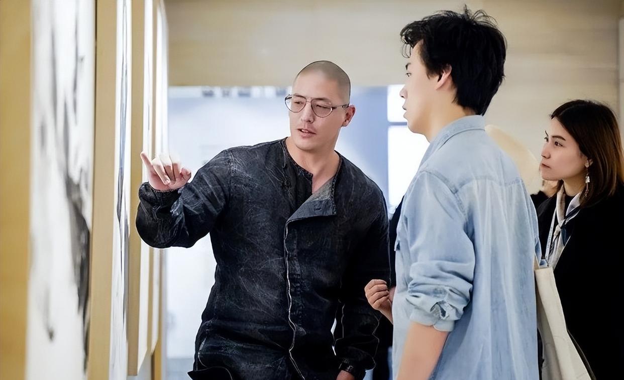 人物设定|蒋家第四代蒋友柏:“好丈夫”人设崩塌,婚内出轨助理,抛弃发妻