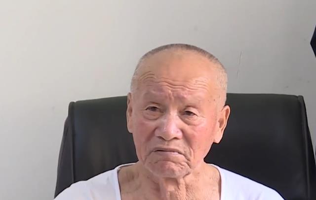 婆婆重病住院,公公求儿媳还钱救命反被儿媳扇耳光,儿子在旁看戏