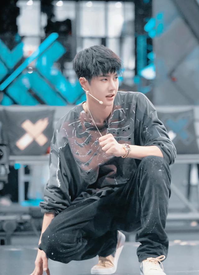 王一博|王一博人狠话不多?战队风格直接battle,三天不练舞就踢人!