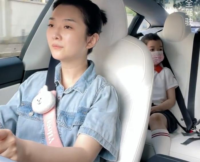 张天爱|吴雅婷送女儿上贵族学校,一年学费16万!王栎鑫为赚抚养费接碎活