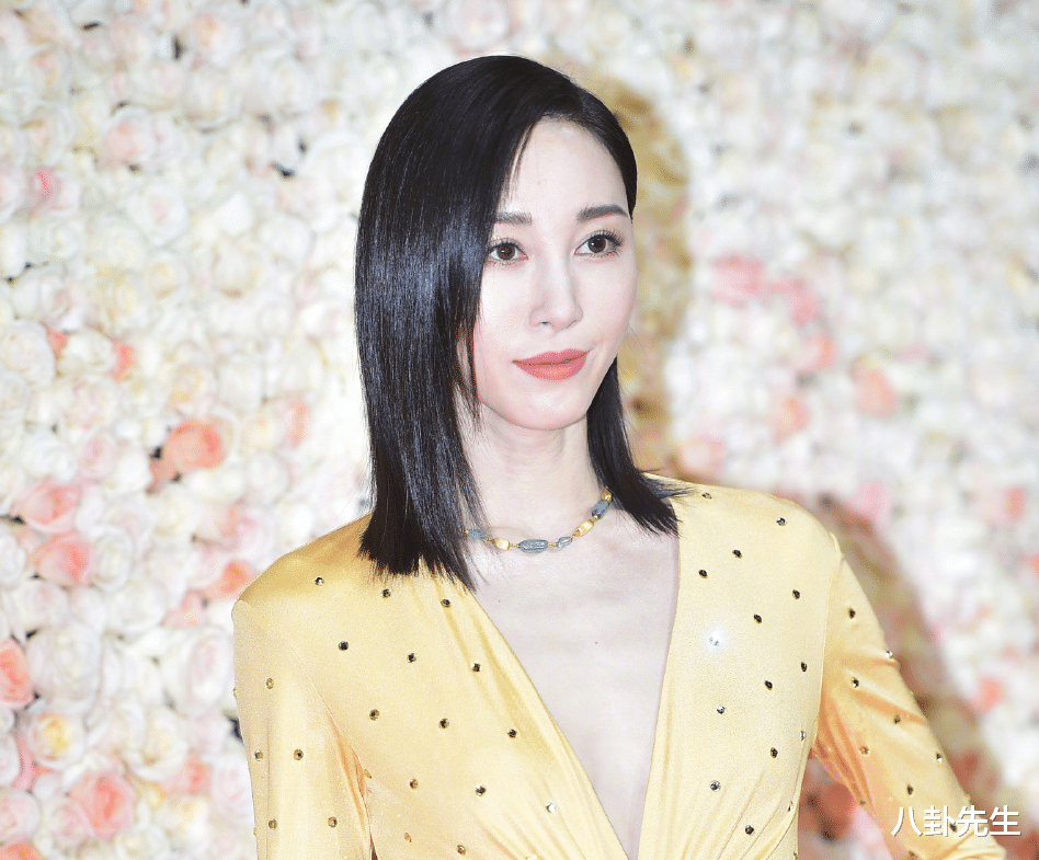 倪妮|17位女星同场比美：倪妮穿得像广场舞阿姨，赵今麦打扮成熟略违和