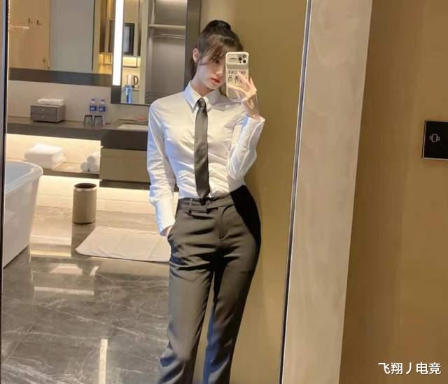 余霜|井川里予为男友穿吊带衣，余霜穿健身服秀小蛮腰，小钰才是真的绝