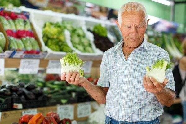 肺炎|提醒免疫力低的人:蔬菜营养虽好,但建议少吃这4类,否则伤身