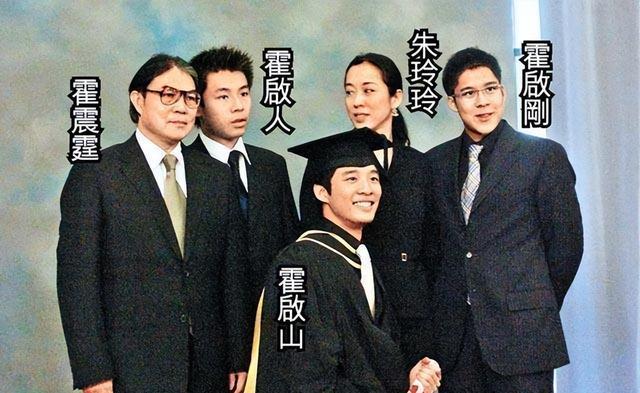 粉色|霍启刚未来弟媳现身,穿吊带大秀好身材,却远不及郭晶晶大方得体