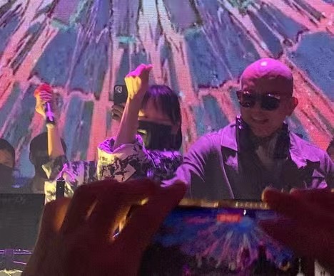 具俊晔|大S新老公婚后首秀排长龙，现场配备八个保镖，阵仗夸张太吓人