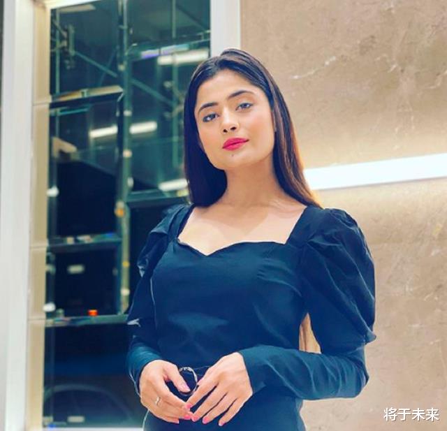 30岁女星塔卡上吊去世!留下遗书揭露死因,疑遭男邻居骚扰压力大