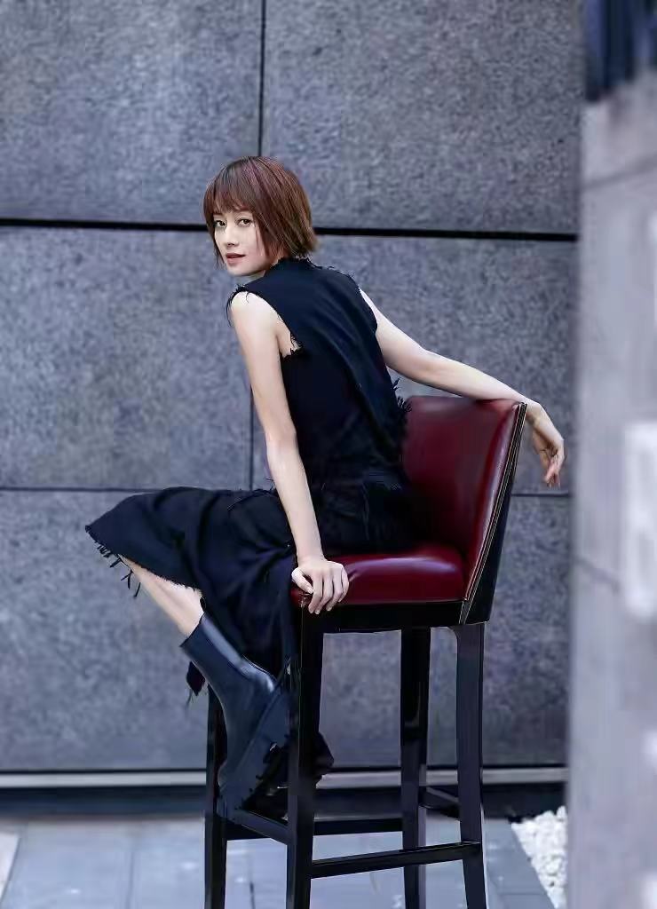 马伊琍|马伊琍罕与徐峥聚会！穿牛仔棉服似土妞，不如穿花棉袄的徐峥洋气