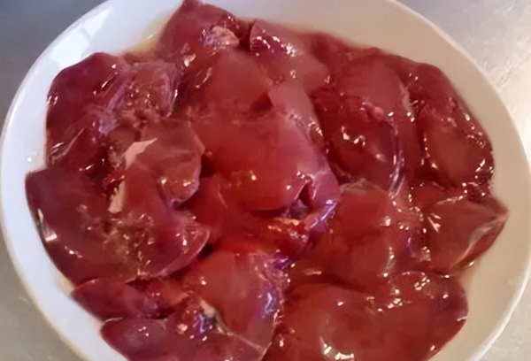 七里河|老者用这款“神饵”在七里河钓鱼，让他成为整条河最靓的“仔”