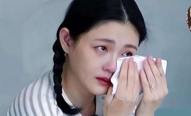 |大S归还床垫,汪小菲派人直播并撕毁,床垫:我这辈子都没这么火