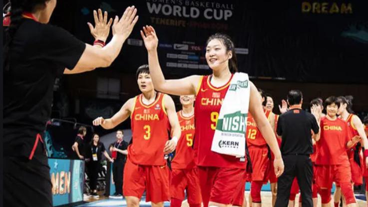 综艺节目|差在哪？郭艾伦参加综艺捞金被嘲讽，李梦深夜直播，粉丝疯狂打赏