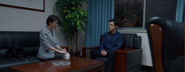 梅晓歌|县委大院:看懂梅晓歌和艾鲜枝彻夜深谈,才知他在给她“排雷”!