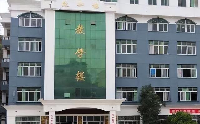 15岁高中生失踪，曾给母亲打电话称自己想哭，或与录音笔有关
