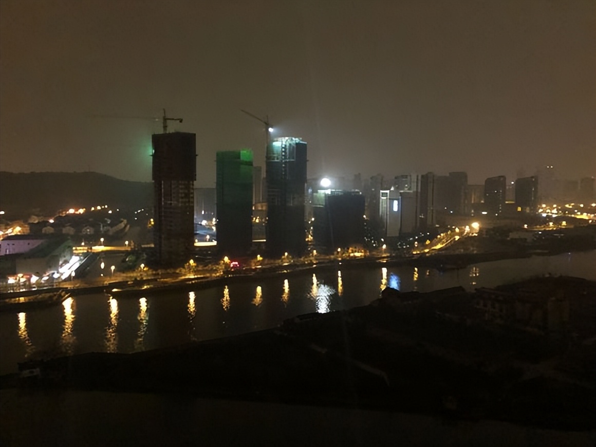 晒晒刚入住的新房,吊顶省了都很漂亮,户型采光好比装修更关键