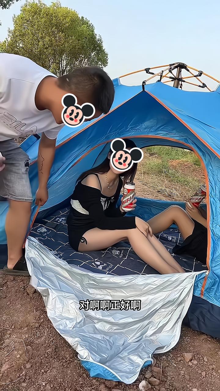 两女子去露营,陌生男子上前搭讪,得知她们练过散打连忙走开