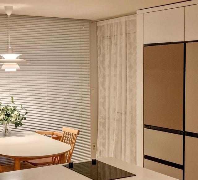 80出租房,小姐姐花时间改造下,客厅只刷白墙,也足够舒适温馨