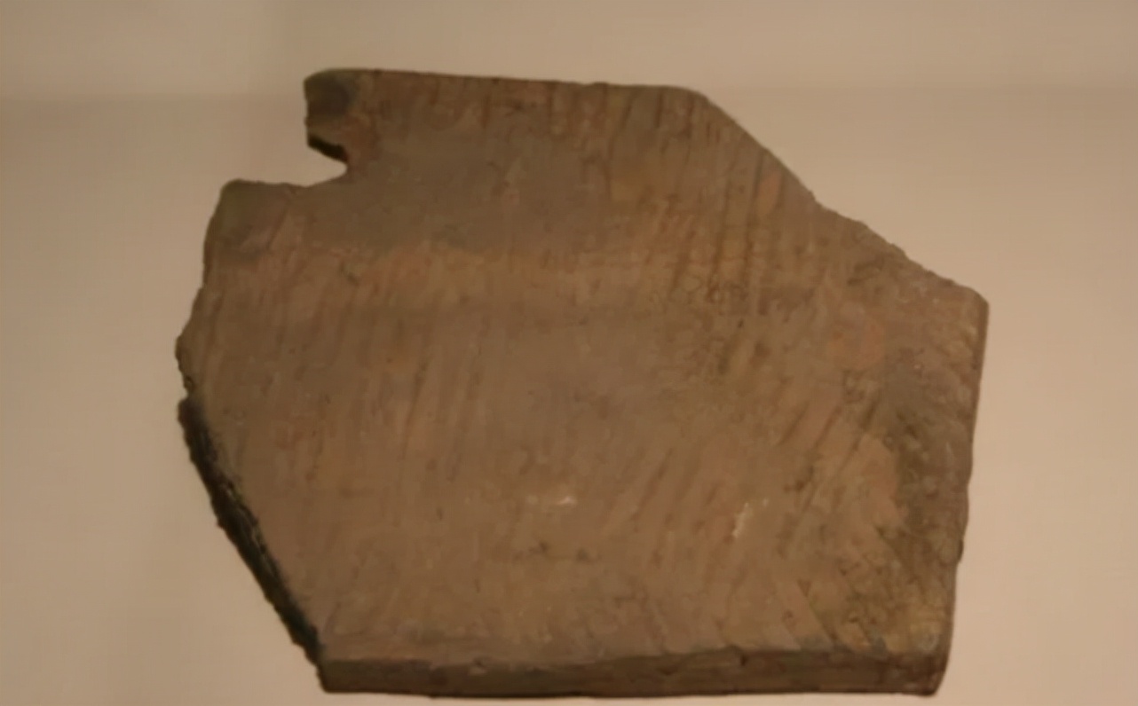 石峁遗址发现4000年前的陶瓦,让我们知道,最早的瓦是这个模样