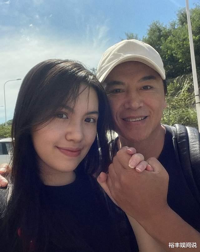 无人问津|55岁老戏骨现身餐馆无人问津！点3个凉菜太简朴，娶外国妻子生4娃