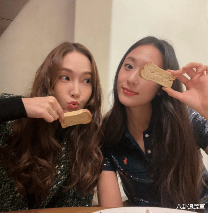 于和伟|郑秀妍与妹妹合体晒照庆圣诞,郑秀晶面部凹陷额头肿胀被指认不出