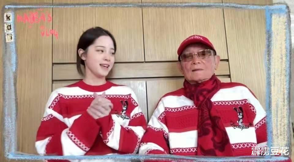 欧阳娜娜|欧阳娜娜晒一家五口过年新衣,三姐妹衣服区别大,爸爸被指偏心