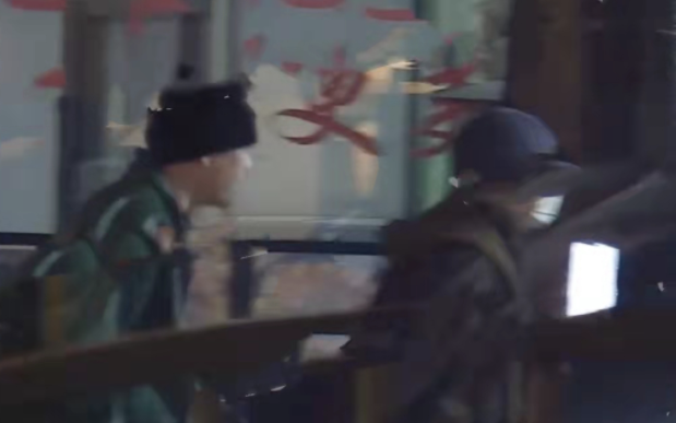 王栎鑫|33岁王栎鑫迎第二春？当街十指相扣同回酒店，前妻三年剖腹生俩娃