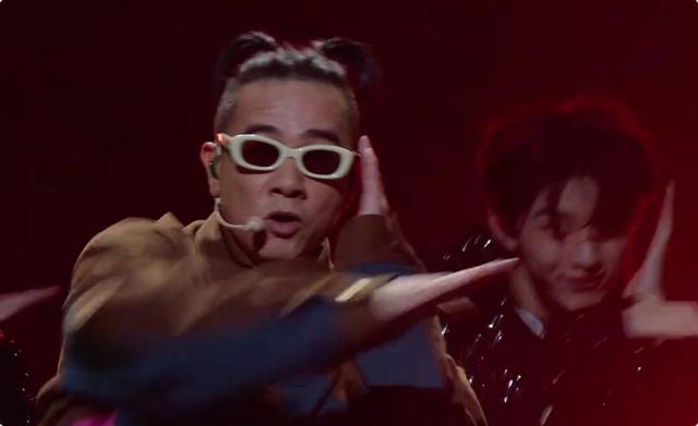 陈小春|《披哥2》虽然陈小春小组落败,但实力也不容小觑,毕竟双方都很出色