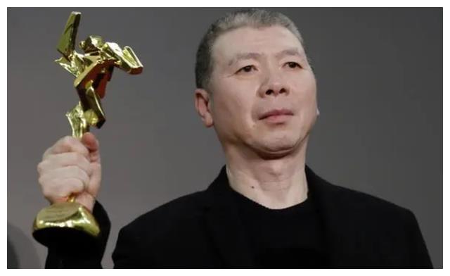 豪宅|冯小刚4351万美国豪宅内景曝光，有独立池塘和泳池，四周绿树环绕