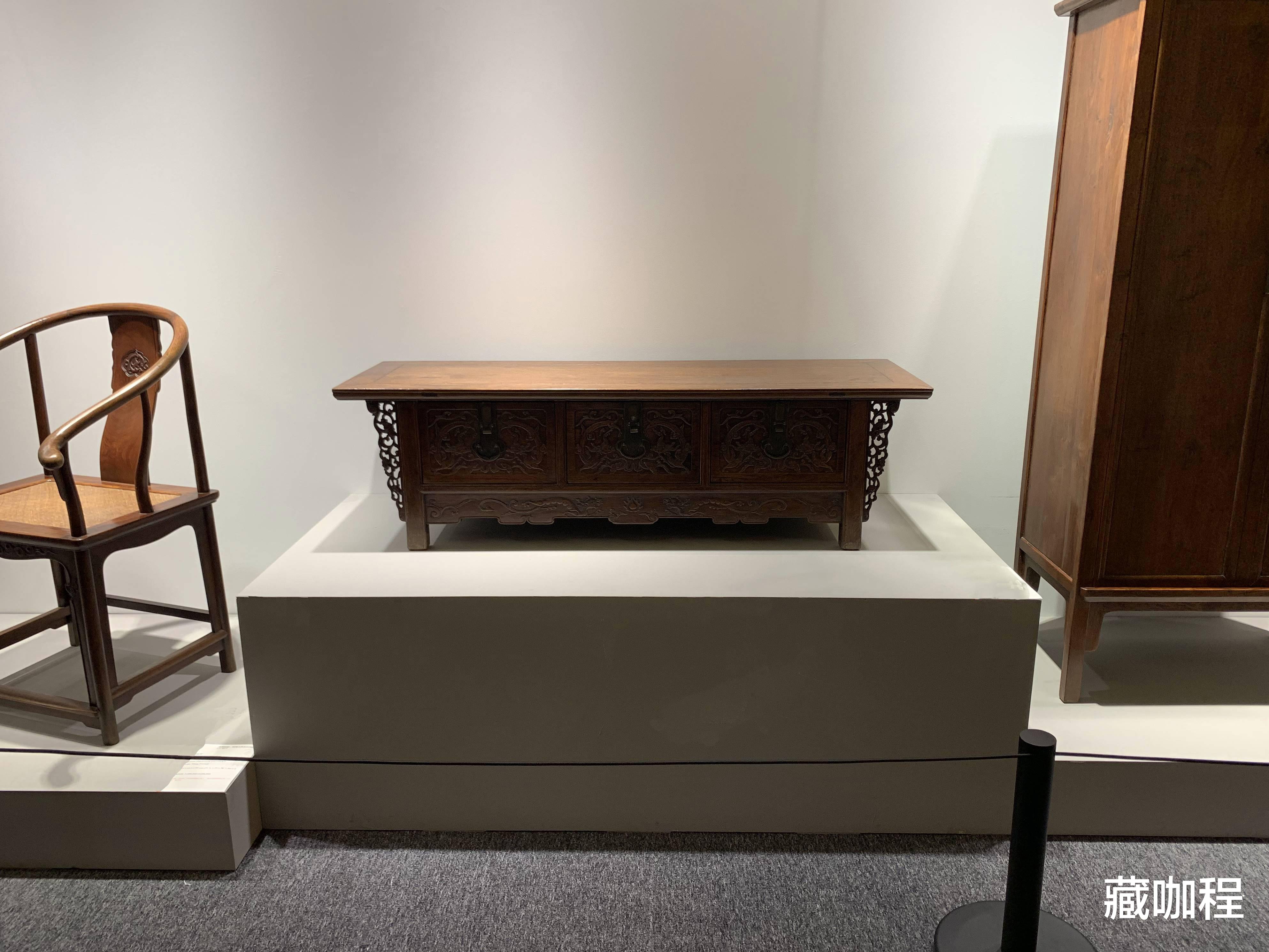 |价格相同的真不少,清黄花梨条桌69万成交