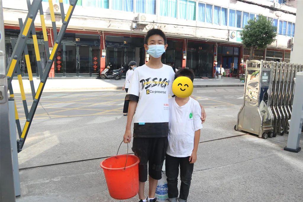 浙江15岁男孩带着弟弟,直奔派出所:给你们一个“宝贝”