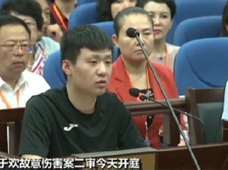 7年前那个因母亲被辱,捅人被判入狱的小伙已出狱2年,现状如何?