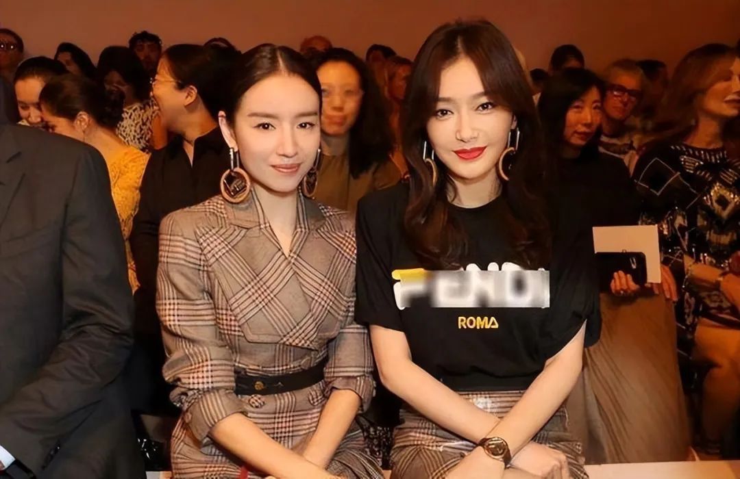 董洁|42岁董洁同框秦岚,一个老气横秋一个温柔可人,女人还是胖点好