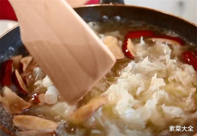银耳|这两种食材放在一起煮粥,比吃燕窝都营养,还能大补胶原蛋白