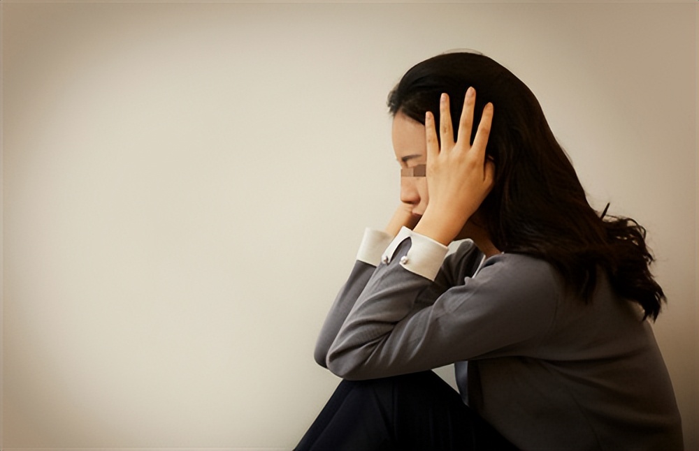 案例 合肥一男子发现楼下车子震动,走近看到妻子十分投入酿血案
