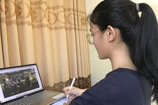 教师|女大学生在网课期间吐槽教师，却忘记关闭话筒，上演“社死”现场