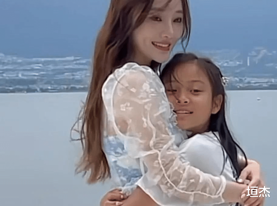 王楠|明星们的“富养”:李湘出手就是10万的包,王楠不买1000的鞋