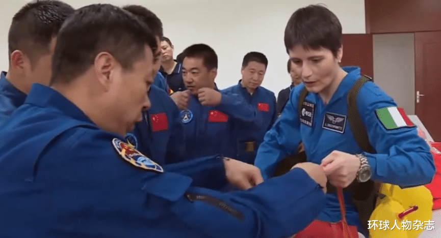 硬核又浪漫,还懂王羲之,她真是“宇宙级网红”!