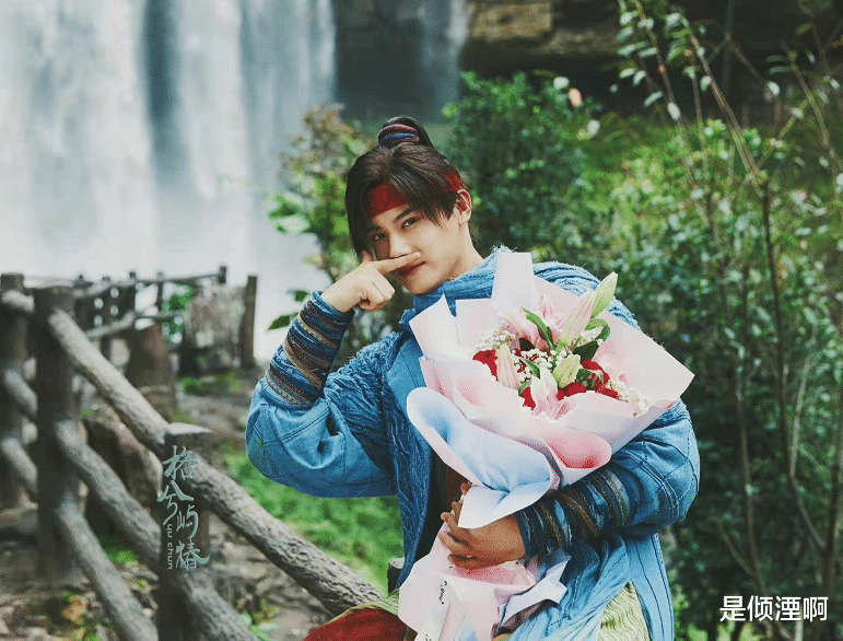 郑业成|郑业成出演剧版《一念永恒》，造型比尹正强太多，女主颜值不俗！