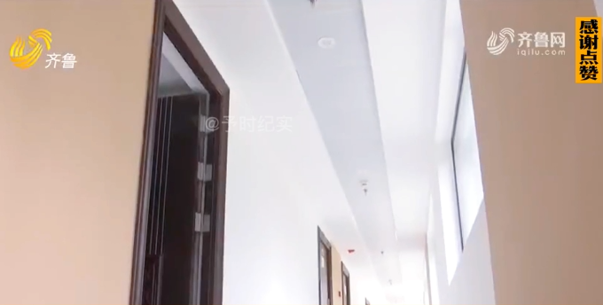 验房|验房师买房也中招,地面钢筋缺失,窟窿直通楼下:还没土块结实!