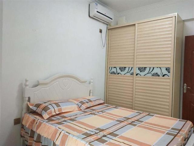 朋友在小县城月薪3000买房入住，简约装修抹白墙都比我活得滋润