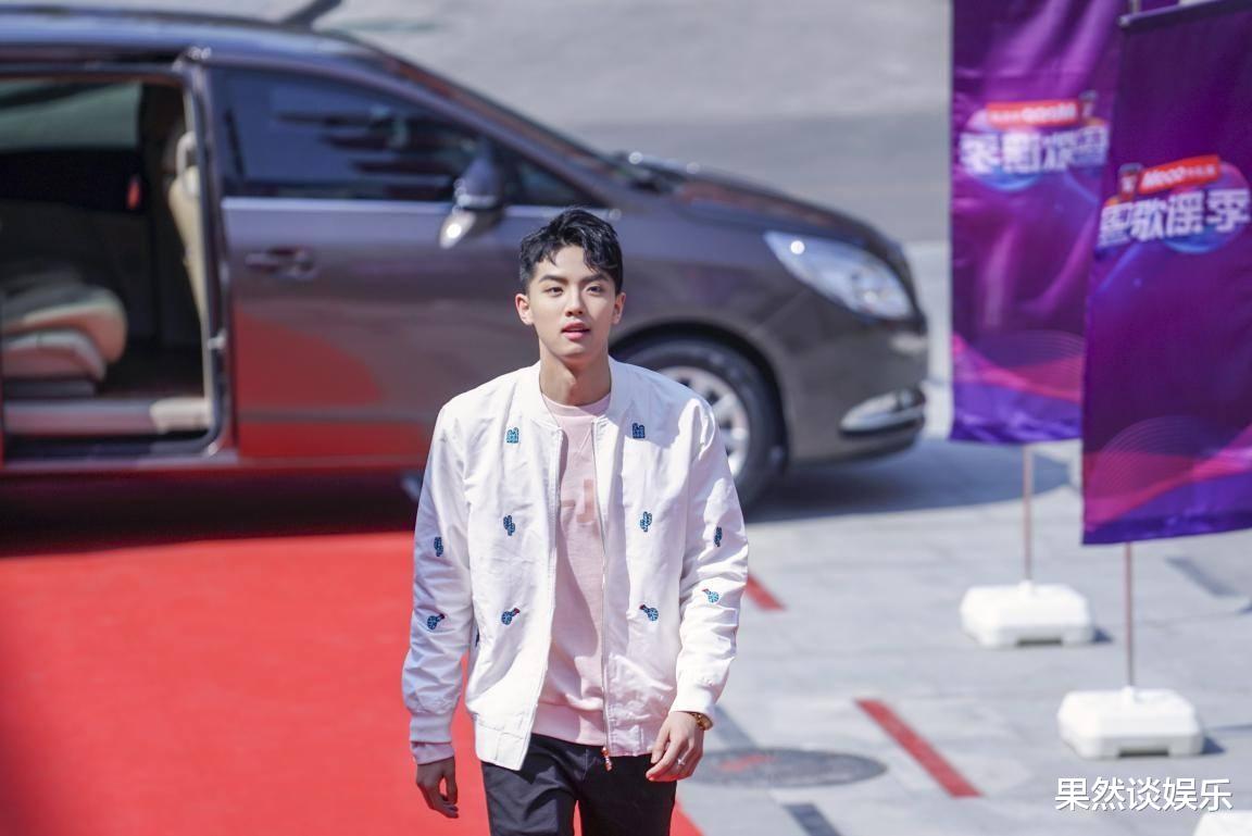 英年早婚|论颜值，他不输小鲜肉，只可惜英年早婚，不然早就成流量爱豆了