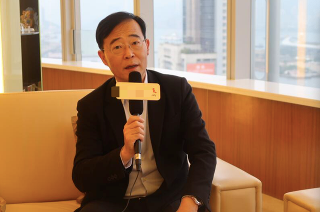 豪门|豪门联姻!香港“灯芯绒大王”千金收聘礼,金银器摆满客厅太震撼