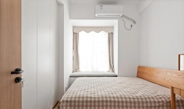 这位女主很有远见，坚持全屋打满柜子，效果不是一般的实用大气！