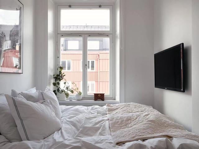 瑞典小姐姐住老破小,布置简单氛围超温馨,一个人过得有滋有味